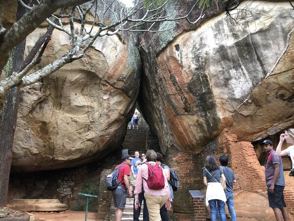 På vei opp til Sigiriya klippen