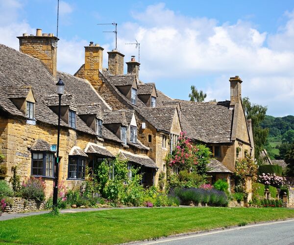 Broadway high street 2 shutterstock 201193697