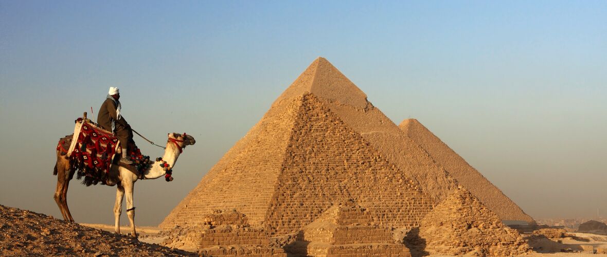 Egypt Pyramid Bedouin Bilde Shutterstock