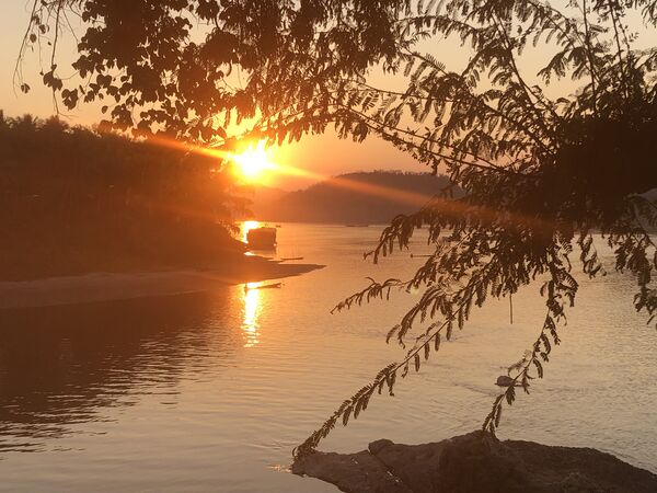Solnedgang over Mekong i Laos